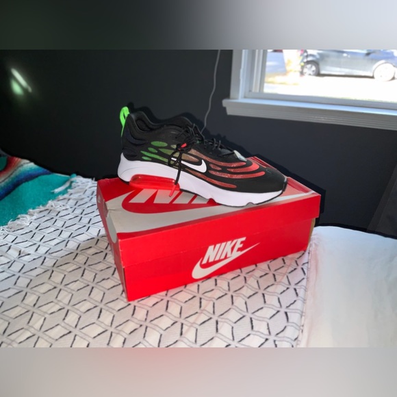 Nike Air Max Exosense SE 	9.5 	BLACK/WHITE FLASH - Picture 3 of 4